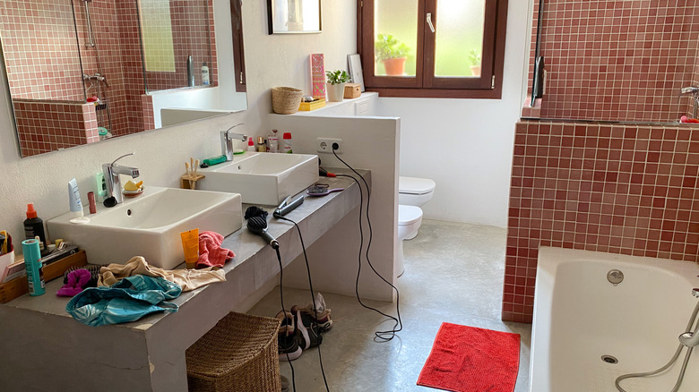 A cluttered bathroom