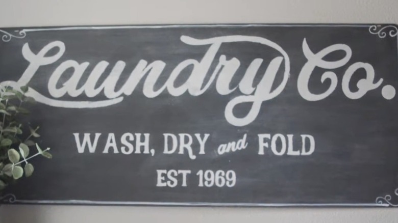 A DIY vintage-looking laundry wash and fold sign