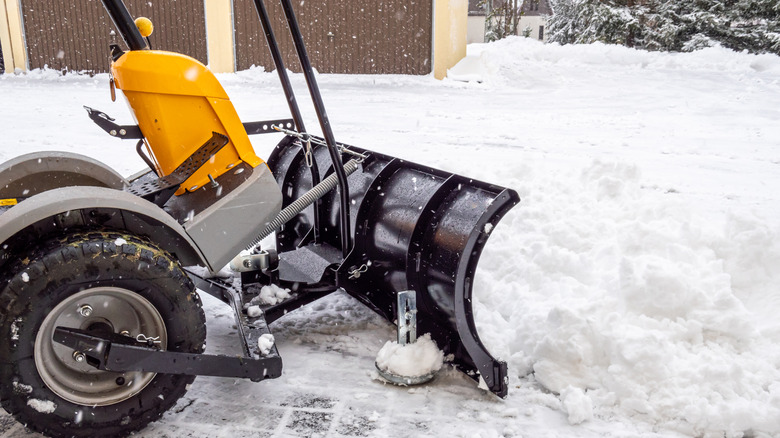 Lawn tractor fitted with a snow plow