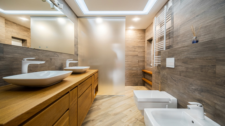 A bathroom with a frosted glass shower screen