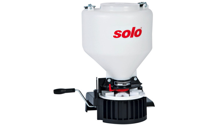 An funnel seed spreading tool