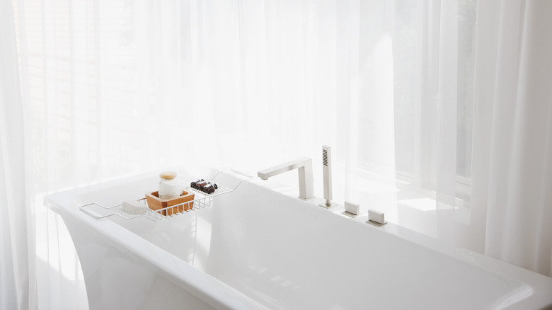 freestanding bath tub