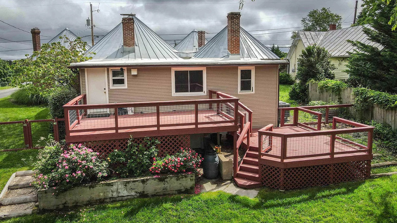 Red back deck