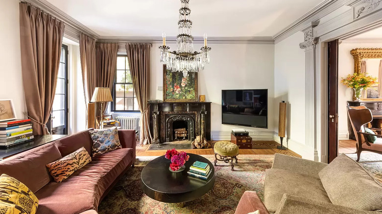 Brooklyn home's parlor space