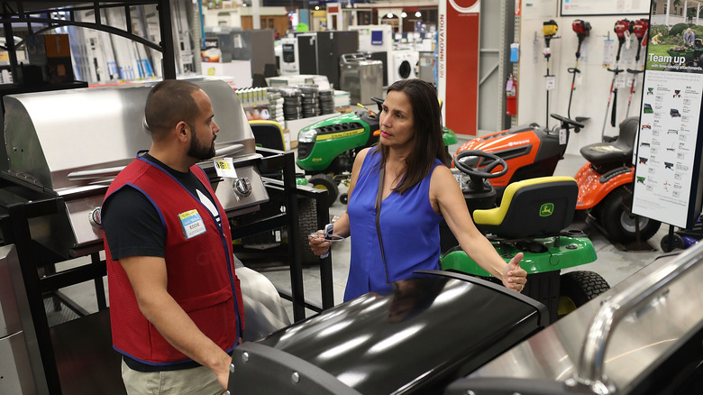 Lowe's associate helping customer 