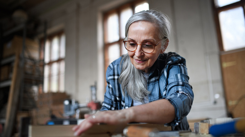 Person using wood for a DIY in a workshop