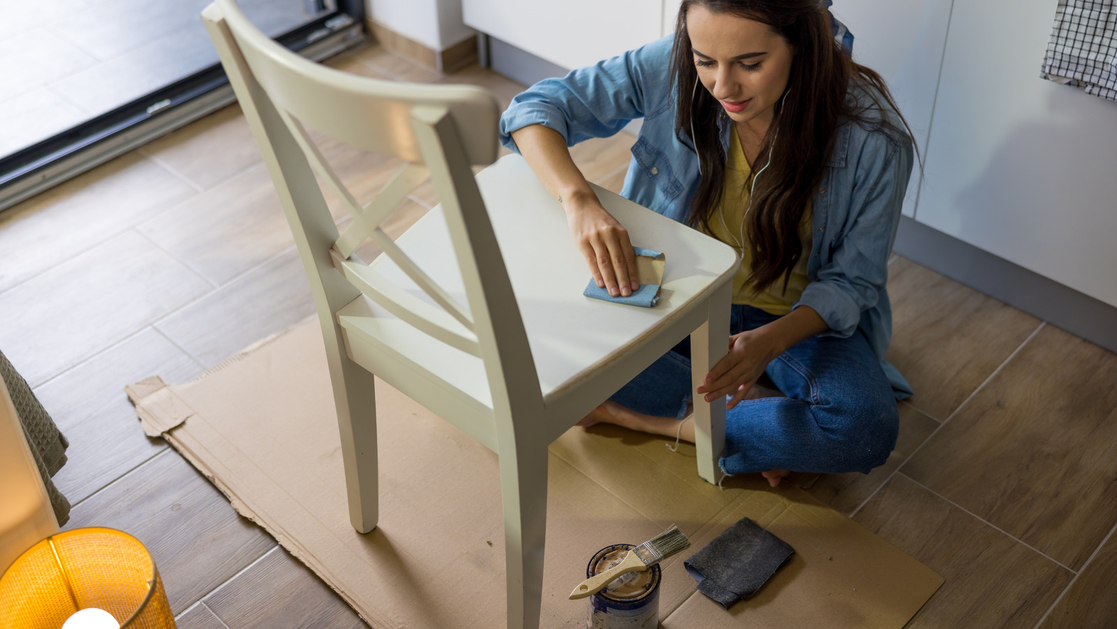 Make IKEA Furniture Look Like Genuine Wood With A Simple Paint Trick