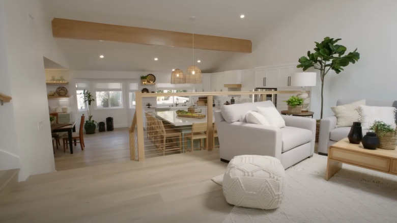 Small rooms with consistent wood flooring