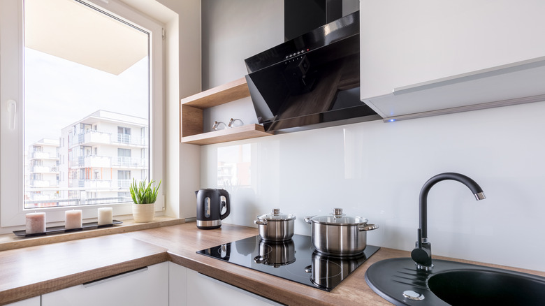 A small, tidy kitchen in an apartment building