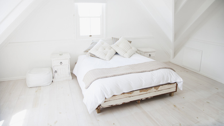 Bed with feet