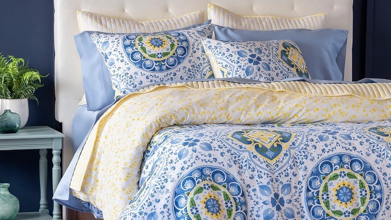 Completo letto blu e giallo 