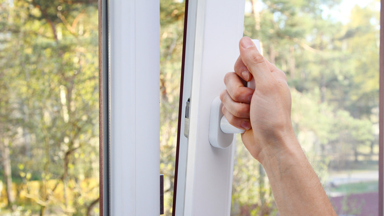 hand opening window