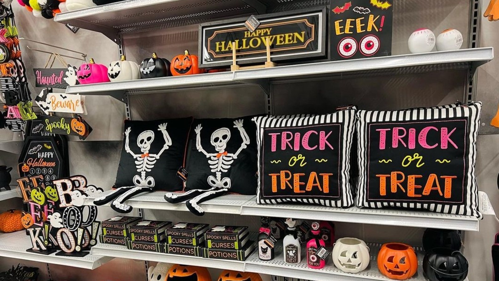 Michaels Electric Halloween Decor Line Has The Internet Buzzing