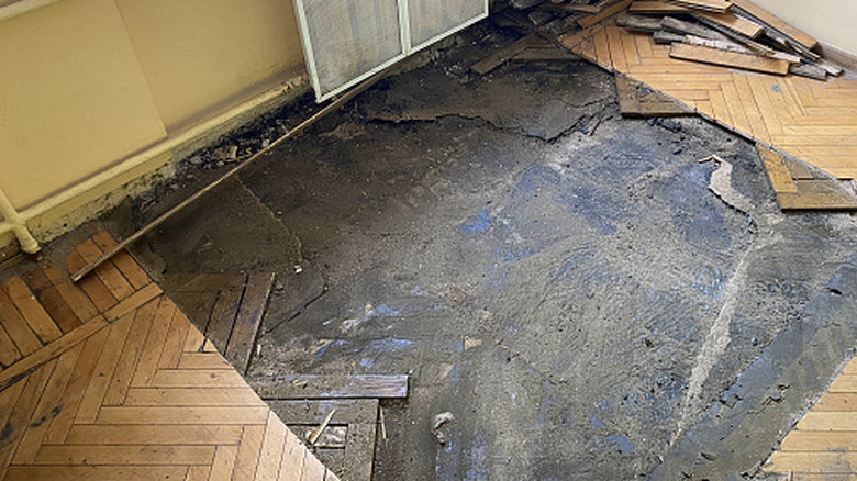 Exposed subfloor in a room