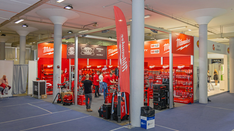 A Milwaukee shopping center featuring tools and the modular toolbox system