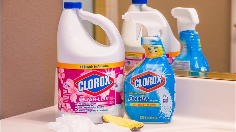 Bleach and foaming cleanser 