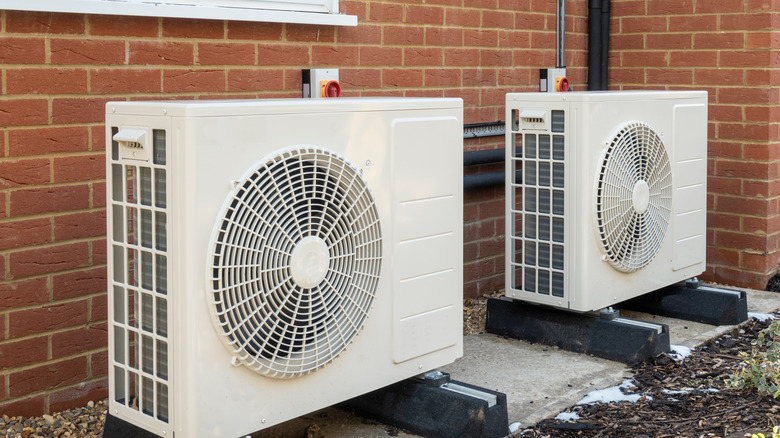 outdoor AC units 
