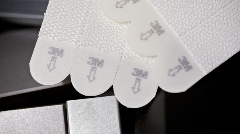 3M command strips