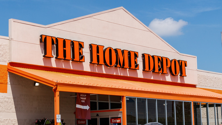 A Home Depot exterior