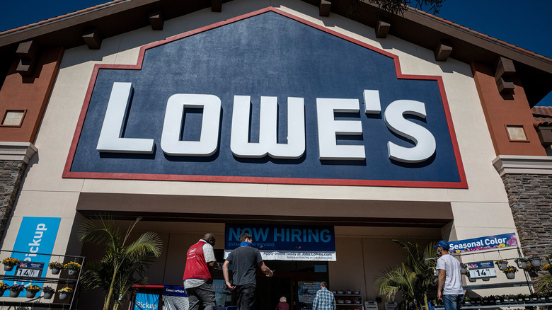 lowe's store entrance