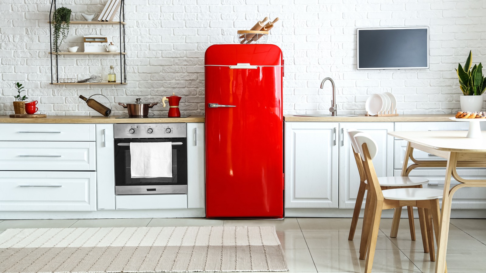 https://www.housedigest.com/img/gallery/mix-and-match-your-colored-appliances-the-right-way/l-intro-1678301447.jpg