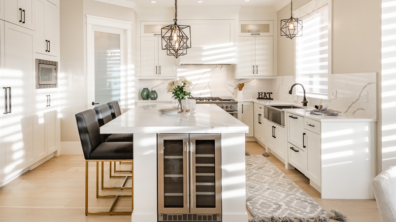 Kitchen with a large island