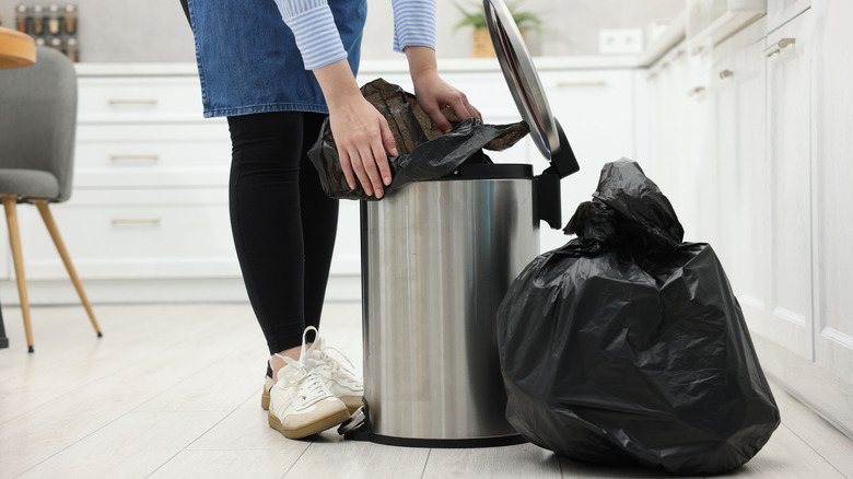 Up-close of Kirkland Signature Flex-Tech 13-Gallon Kitchen Trash Bag packaging