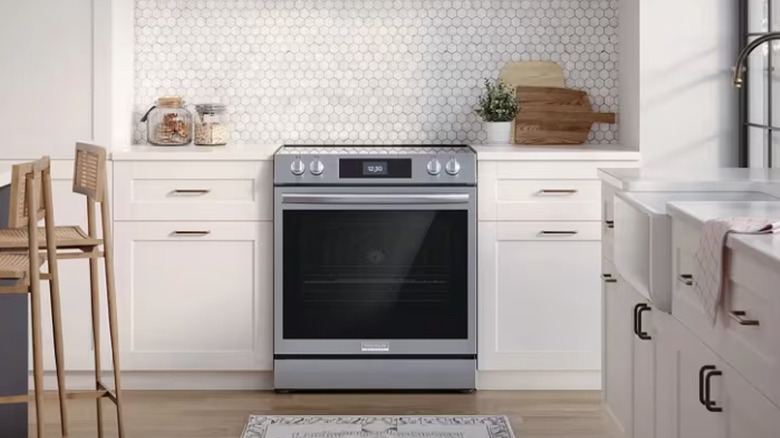 Frigidaire Gallery GCFE3060BF installed in modern kitchen