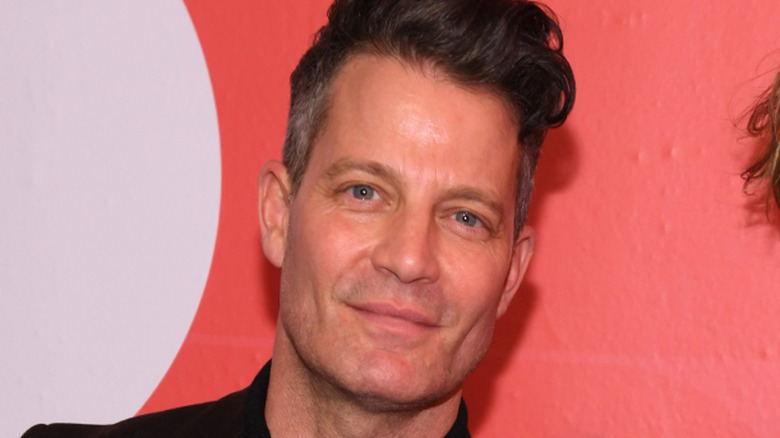 Nate Berkus smiles at a carpet event