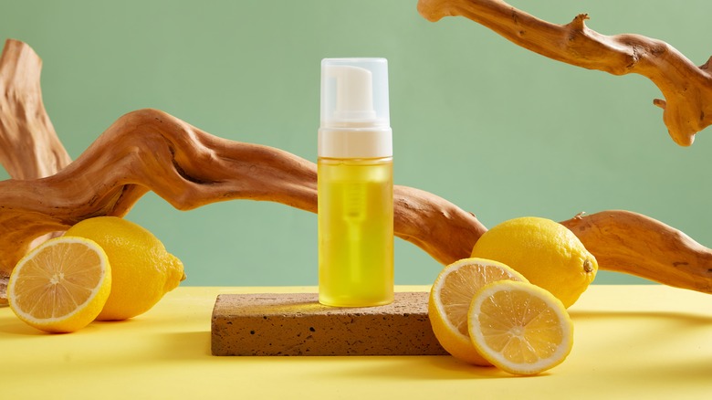 lemon eextract in bottle