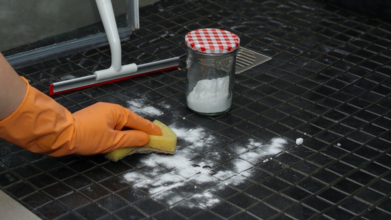 cleaning shower with baking soda