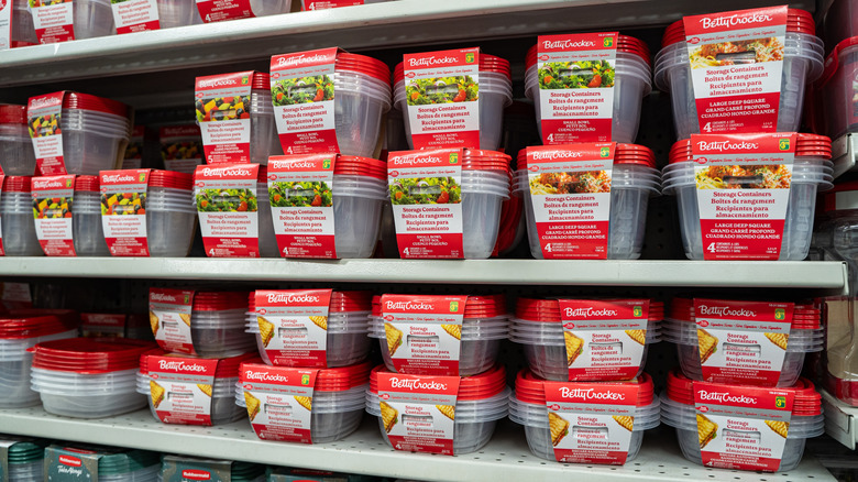 Reusable Betty Crocker plastic food storage containers on the shelf in a store.