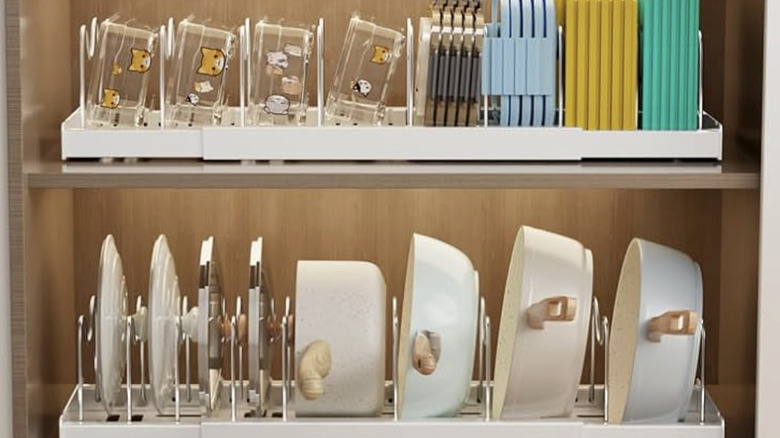 Mustorn organizer in kitchen cabinet, sorting food storage containers, lids, and pans