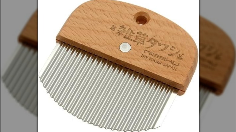 closeup on Nisaku weeding tool