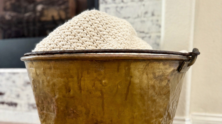 apple butter pot storing blanket