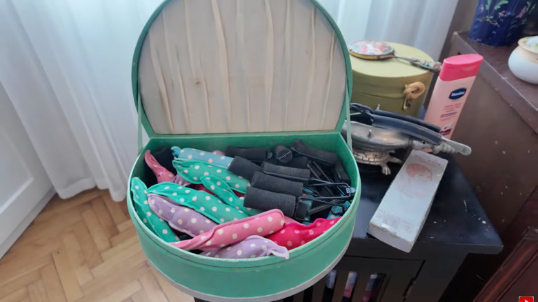 Hat box used for hair accessories