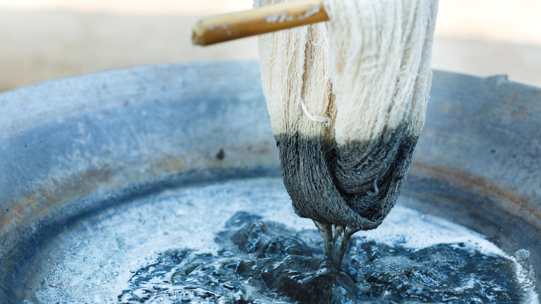 Dyeing cotton fiber with natural dye