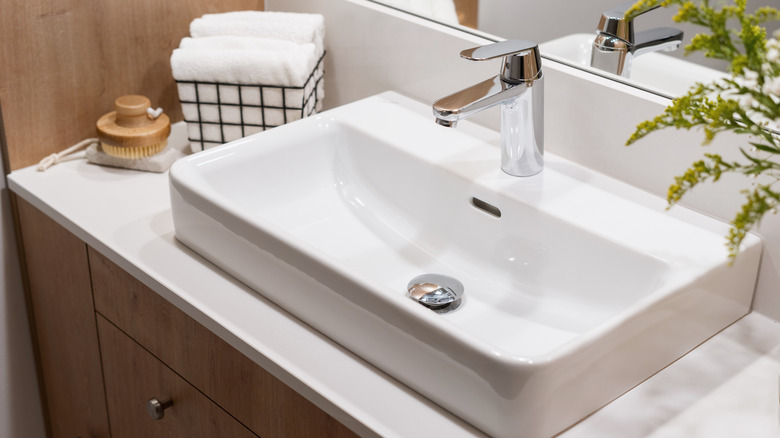 White rectangle sink
