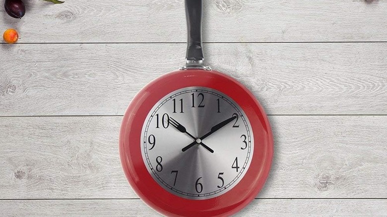 A 10 inch Metal Frying Pan Kitchen Wall Clock in Red