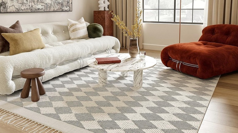 Living room with white and gray diamond rug.