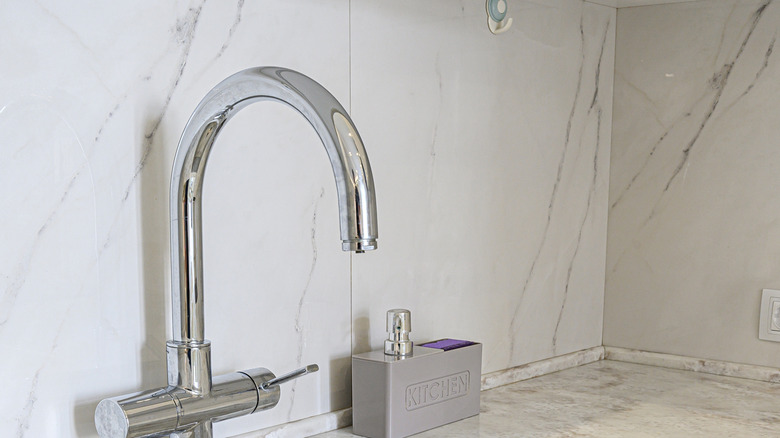 Quartz for backsplash material