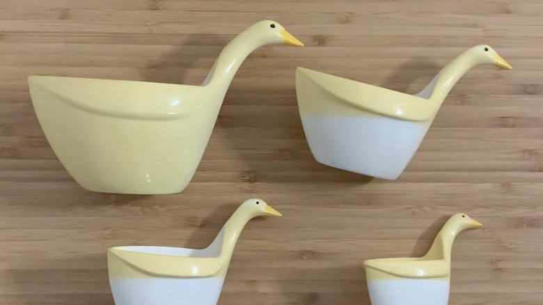 White and yellow goose measuring cups