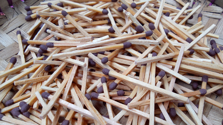 Large pile of unused matches