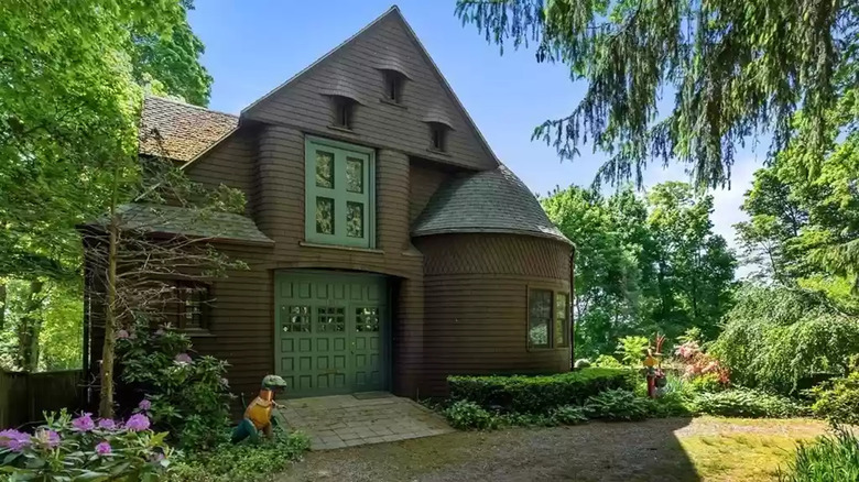 Outside view of Massachusetts home