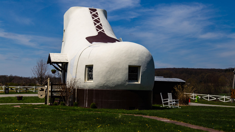 Toe view of Haines Shoe House