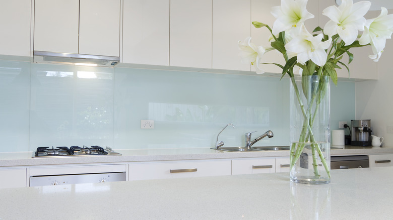 A close-up of a reflect glass backsplash in a kitchen
