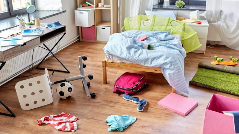 messy kids room 