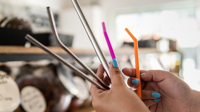 Person holding several reusable straws