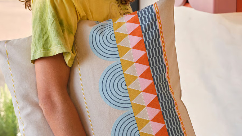 Product photo of IKEA's OMMJÄNGE Cushion cover