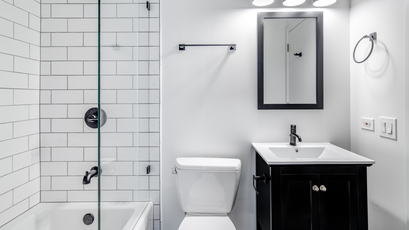 Our Expert Warns To Avoid These Small Bathroom Design Mistakes At All ...